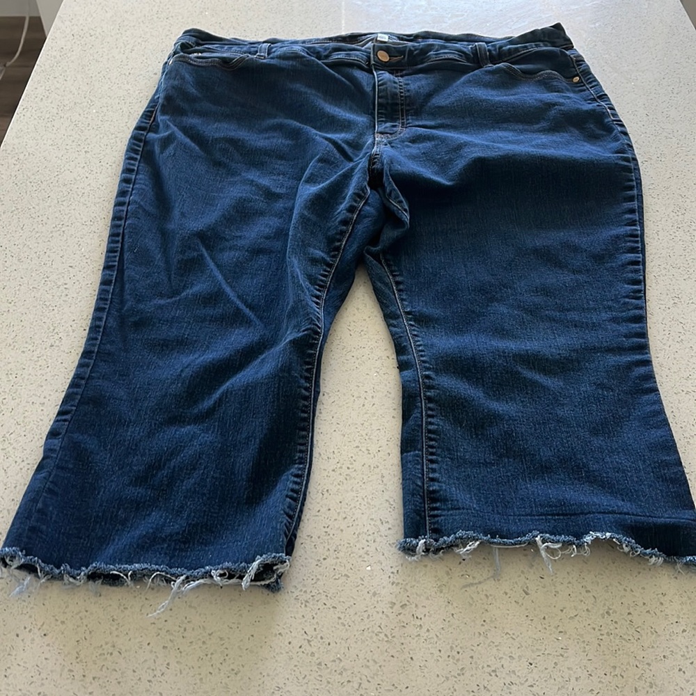 Jennifer Lopez bootcut size 22S cut off into capris frayed edge